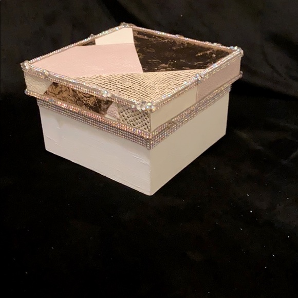 All new Patches Decor Box - Picture 2 of 3